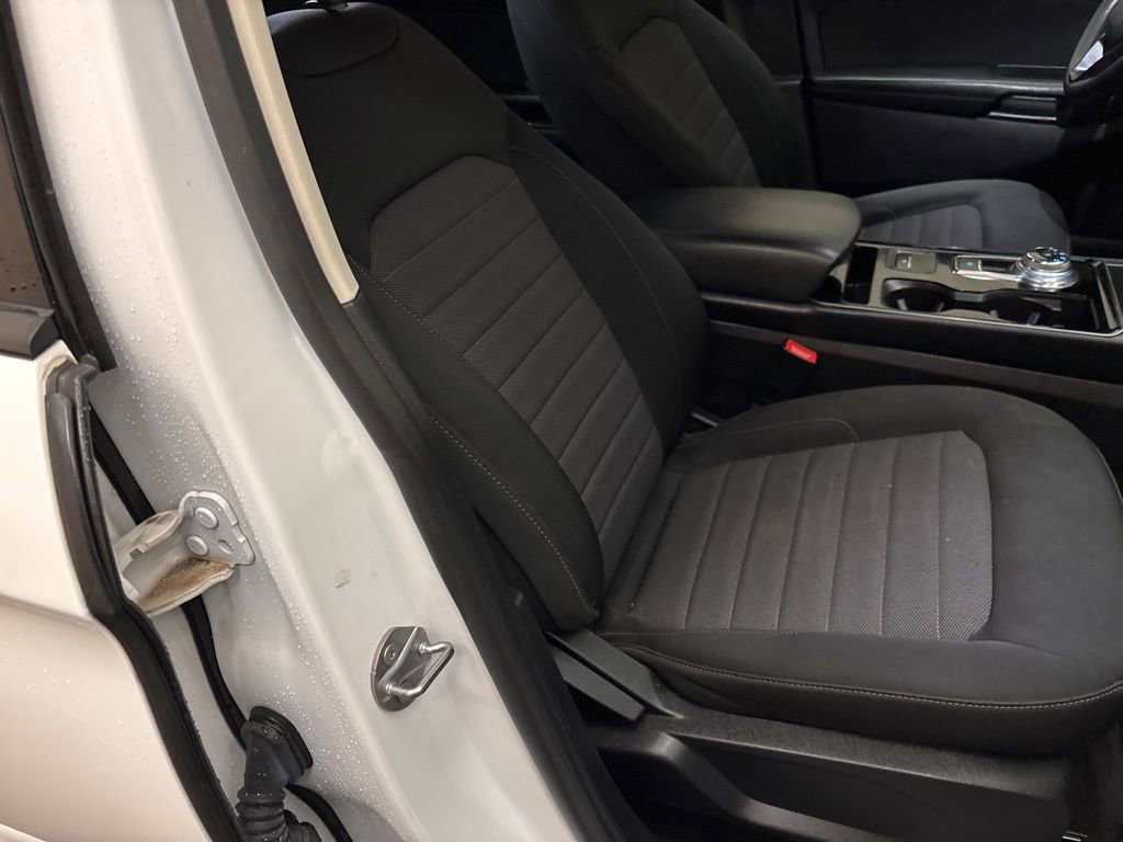 Used 2019 Ford Edge SE image 21