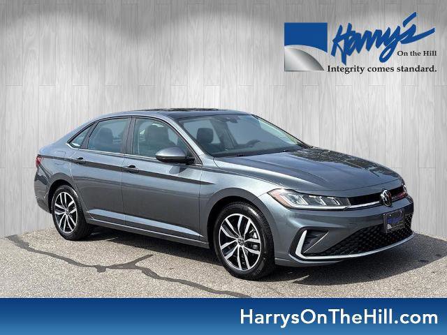 Used 2025 Volkswagen Jetta SE FWD image 1