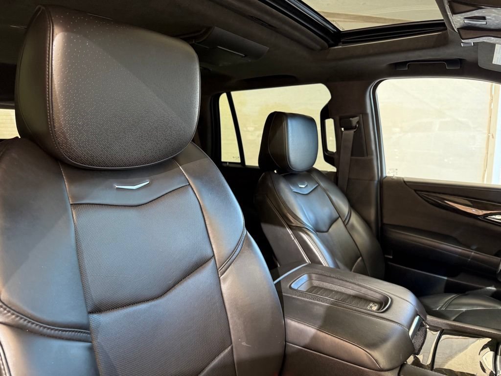 Used 2018 Cadillac Escalade Platinum AWD/4WD image 13