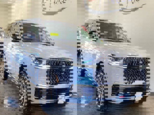 New 2026 Lincoln Navigator L Reserve image 2