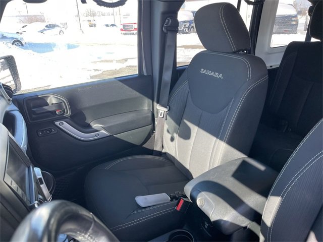 Used 2018 Jeep Wrangler Unlimited Sahara w/ Dual Top Group image 21