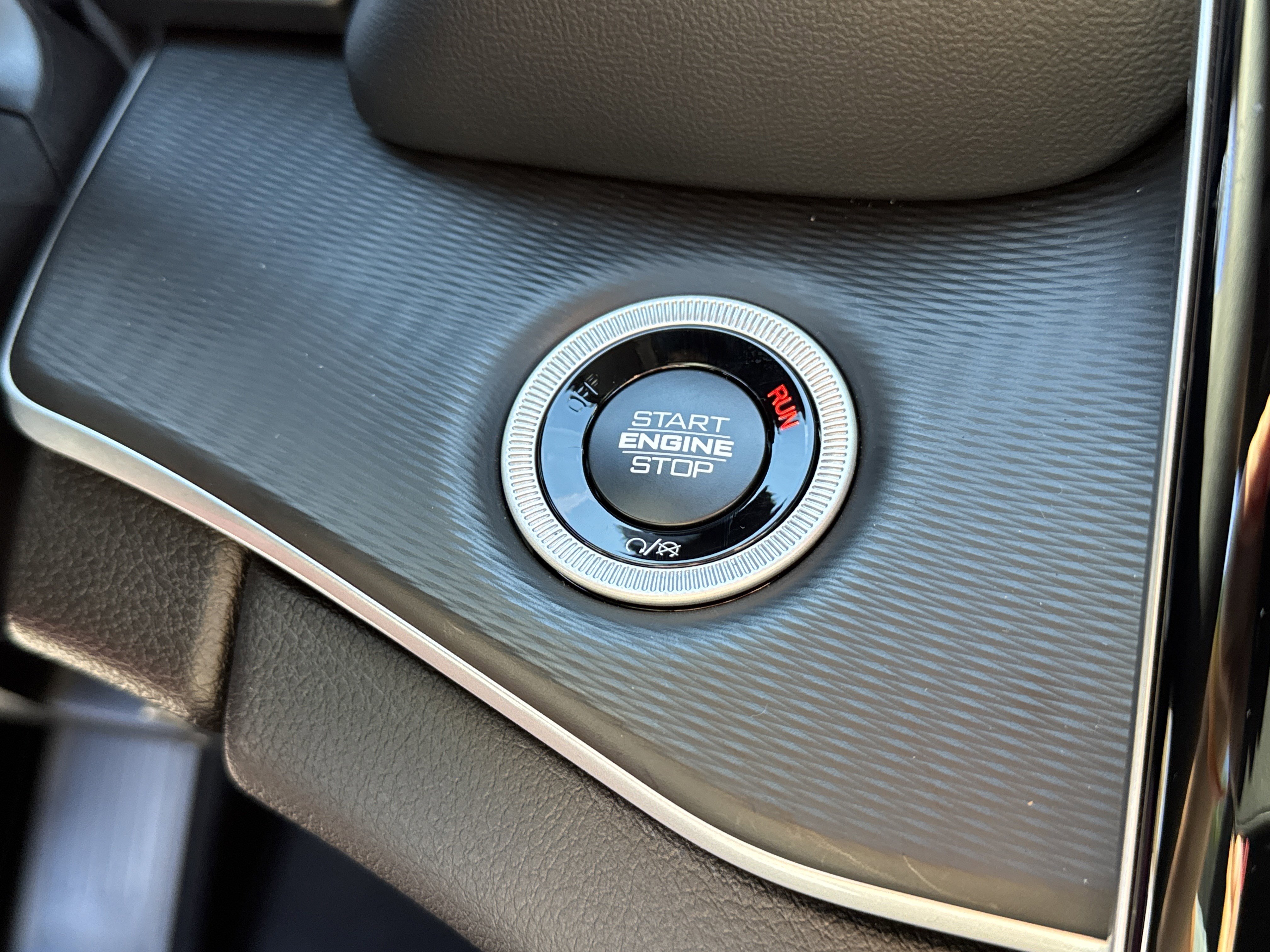 New 2025 Jeep Grand Cherokee L Laredo w/ Luxury Tech Group I image 38