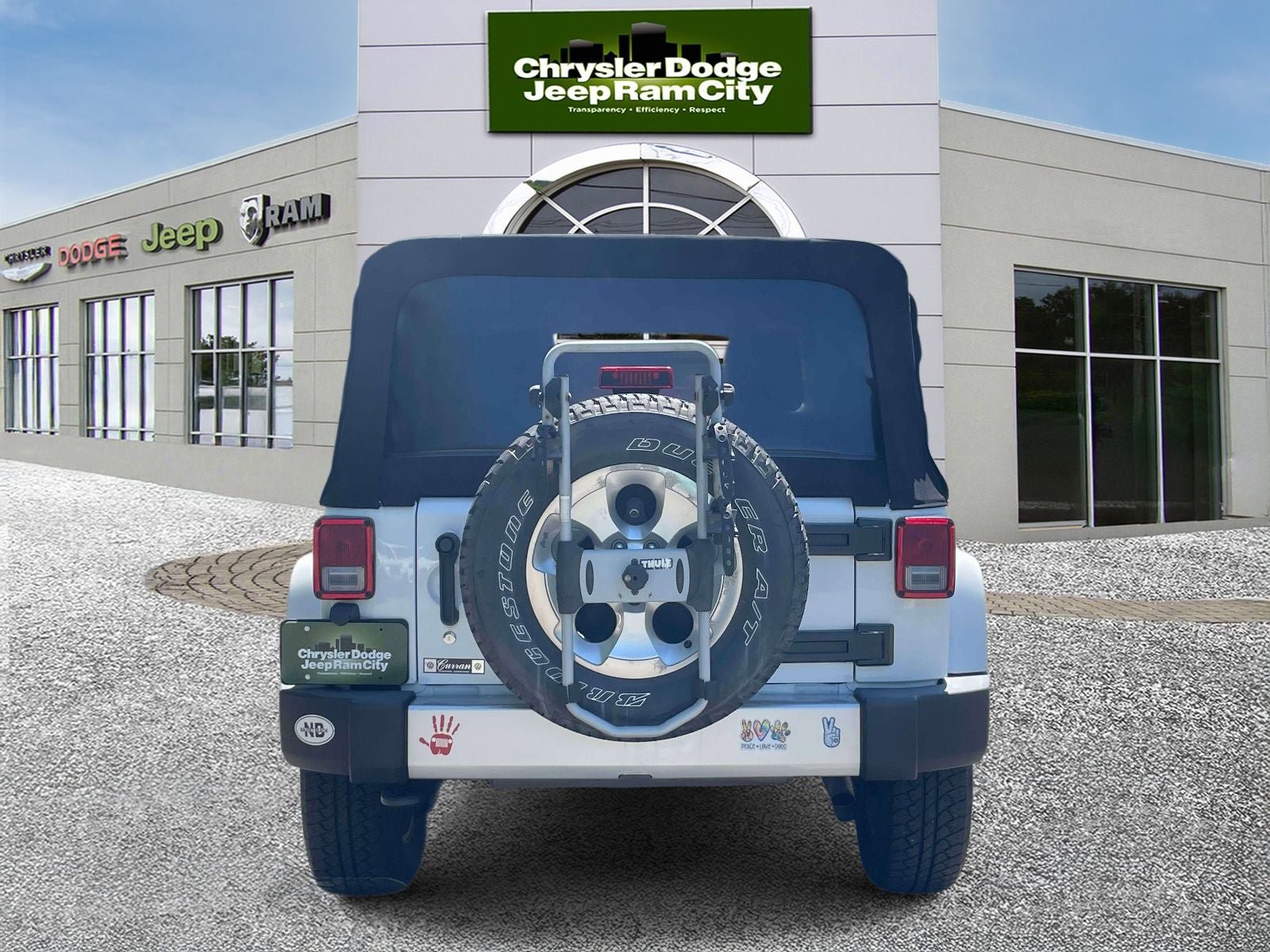 Used 2015 Jeep Wrangler Unlimited Sahara w/ Connectivity Group AWD/4WD image 7