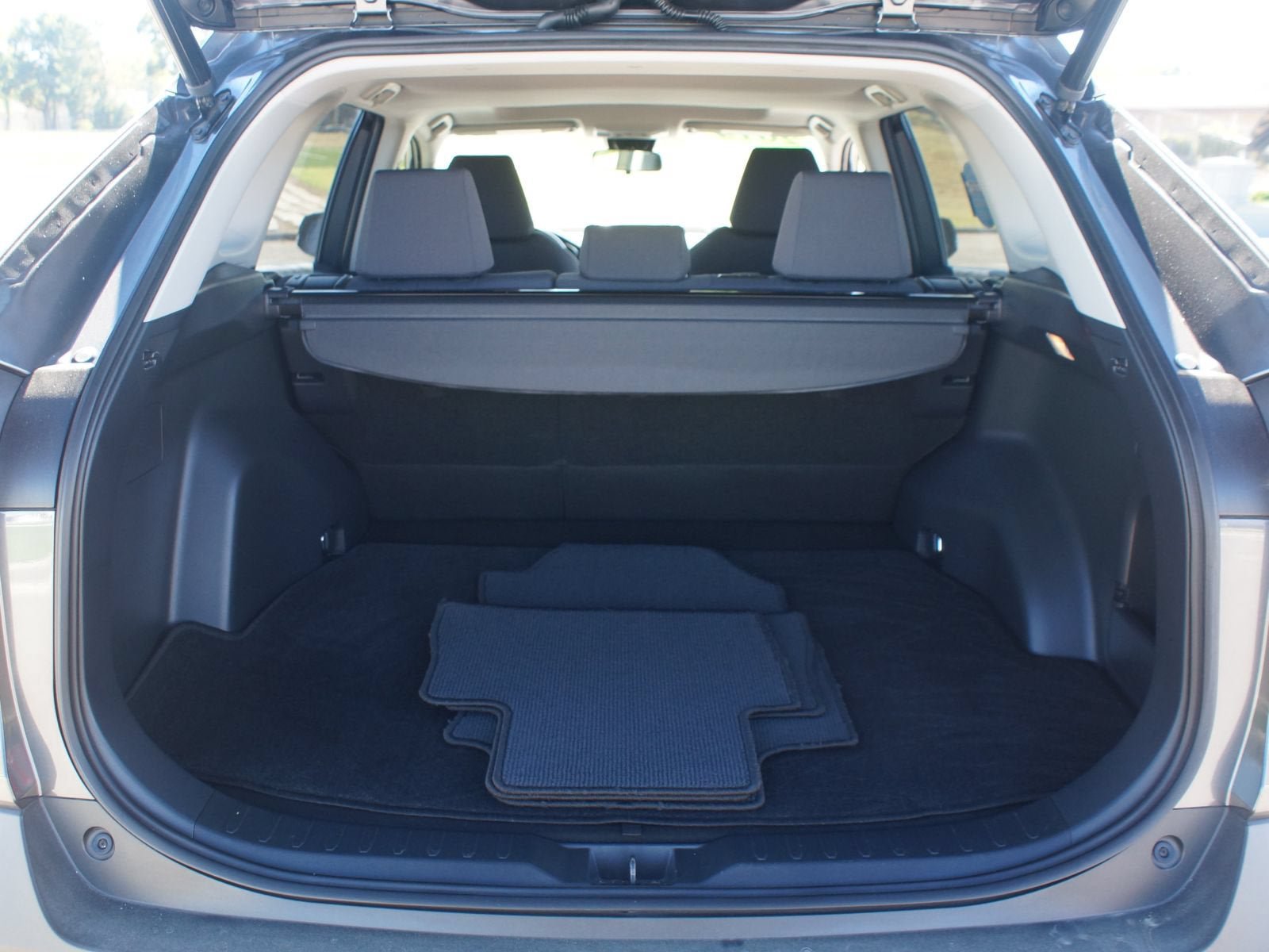 Used 2019 Toyota RAV4 XLE w/ Convenience Package FWD image 17