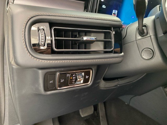 New 2026 Lincoln Aviator AWD w/ Jet Appearance Package image 16