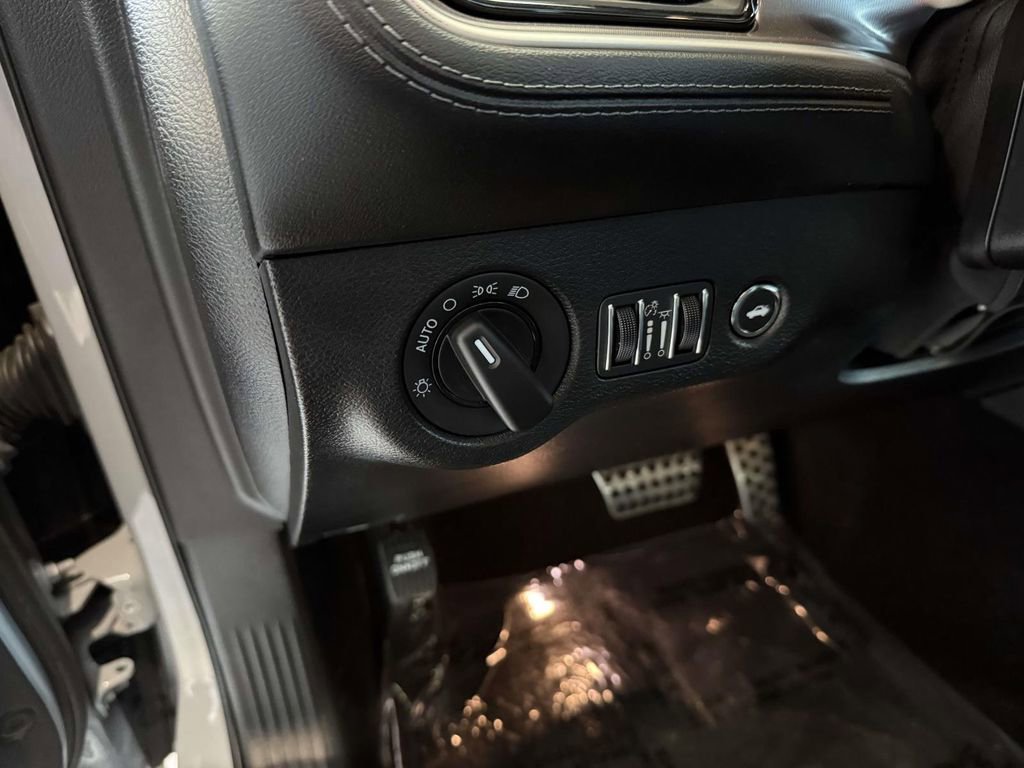 Used 2022 Dodge Challenger R/T Scat Pack RWD image 28