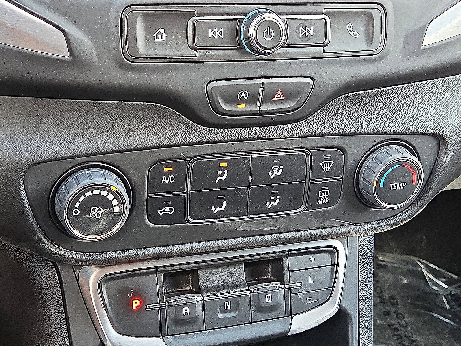 Used 2024 GMC Terrain SLE FWD image 28