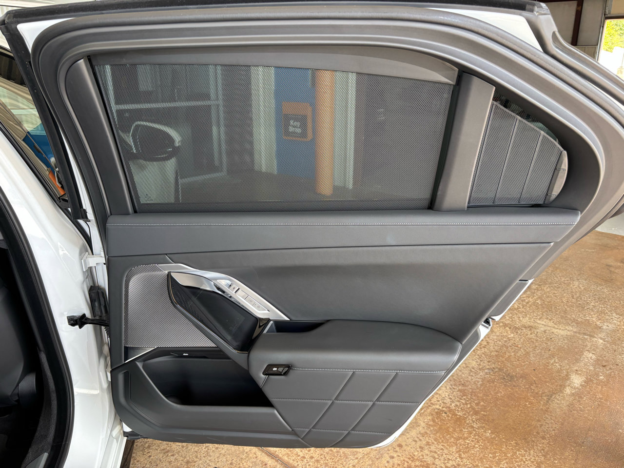 Used 2023 BMW 740i image 30