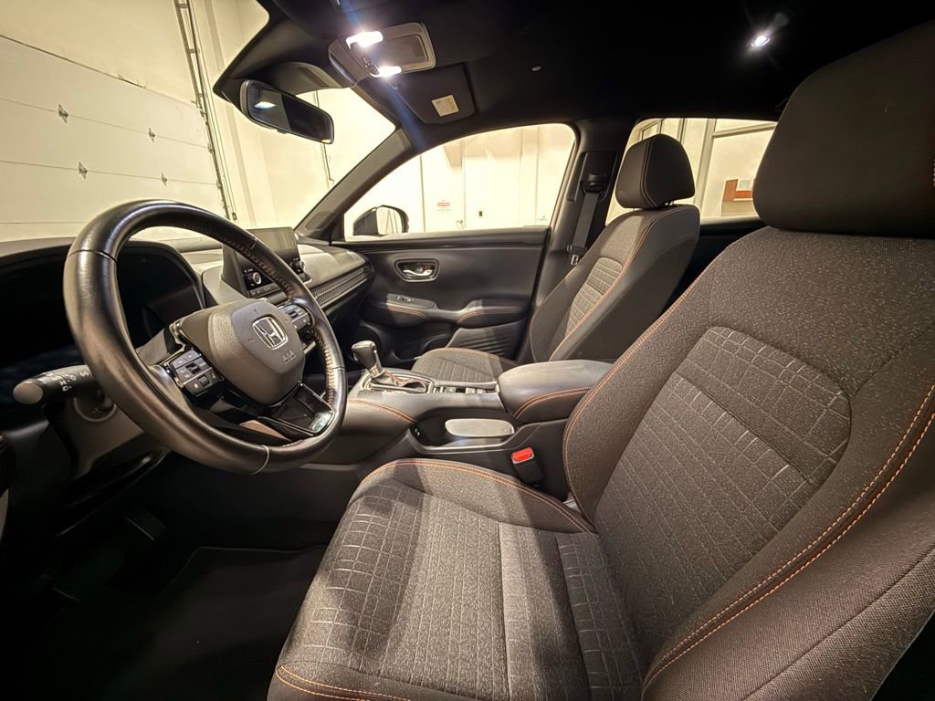Used 2025 Honda HR-V Sport image 15