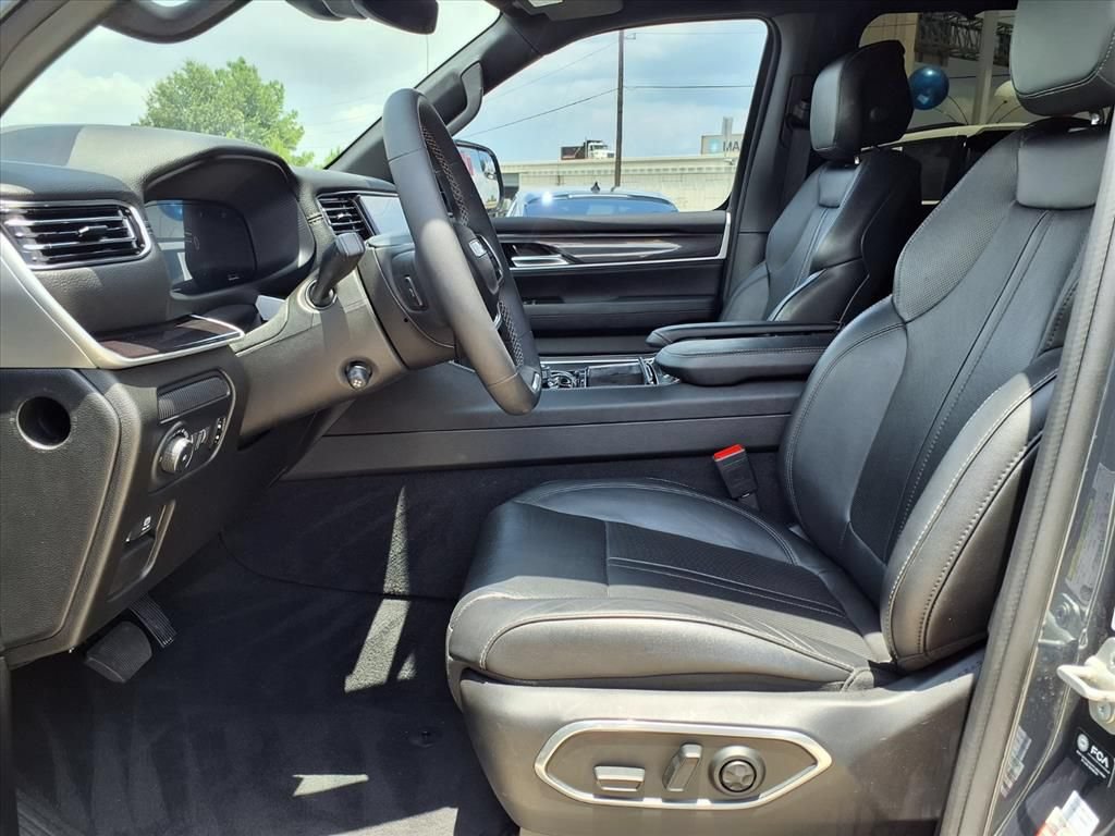 Used 2024 Jeep Wagoneer 4WD w/ Premium Group I image 12