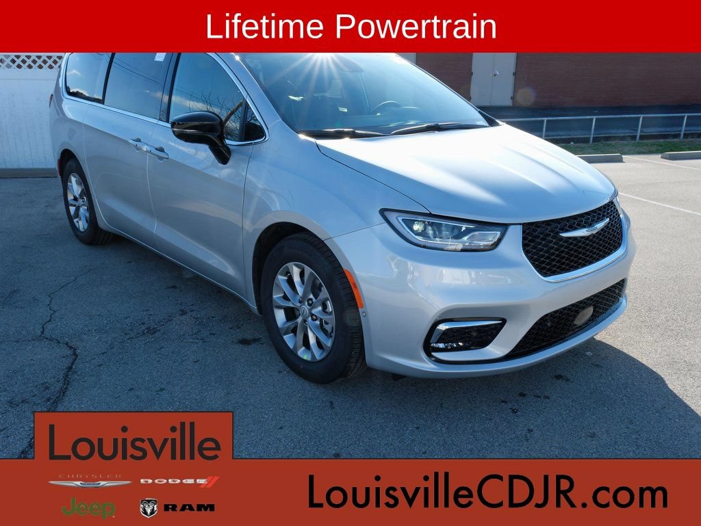 New 2026 Chrysler Pacifica Limited w/ Uconnect Theater Family Group