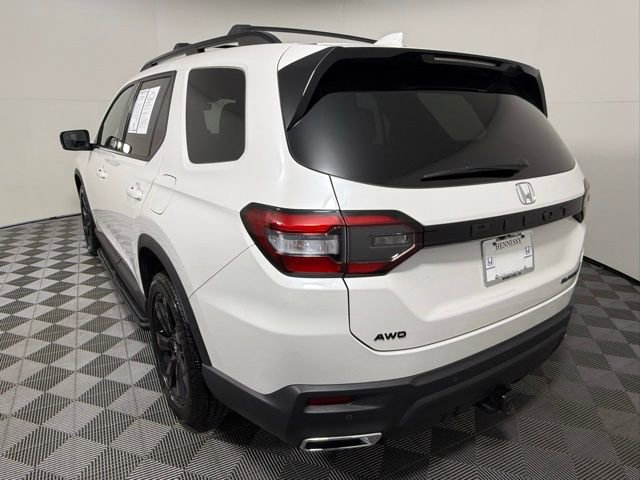 Used 2025 Honda Pilot Black Edition image 4