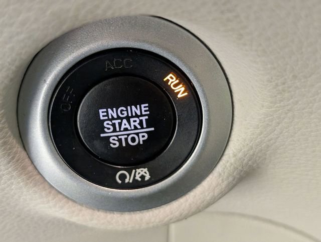 Used 2023 Chrysler Pacifica Limited image 25