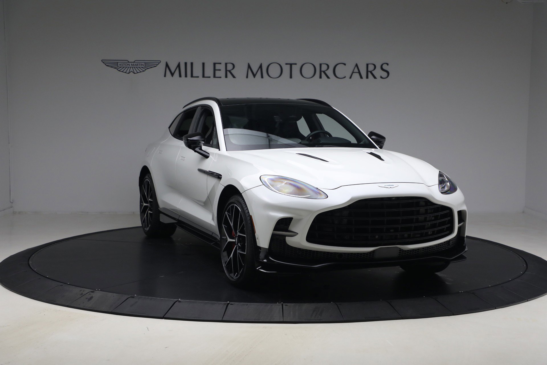 Used 2025 Aston Martin DBX 707 image 11