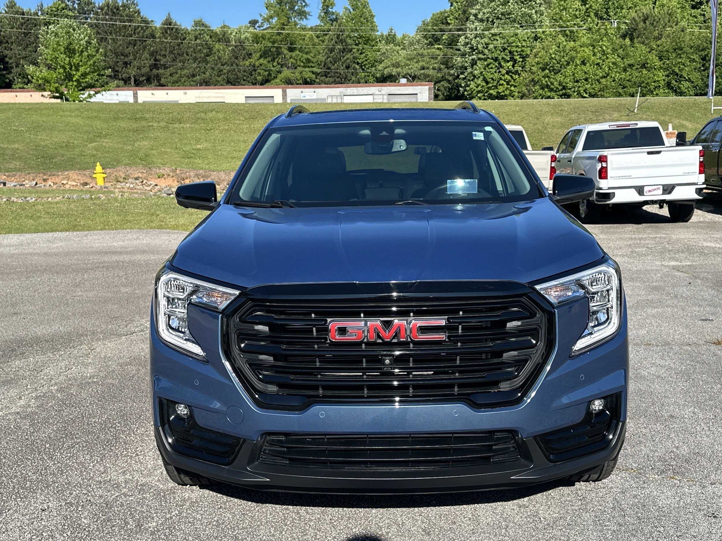 Used 2024 GMC Terrain SLT w/ Tech Package AWD/4WD image 8