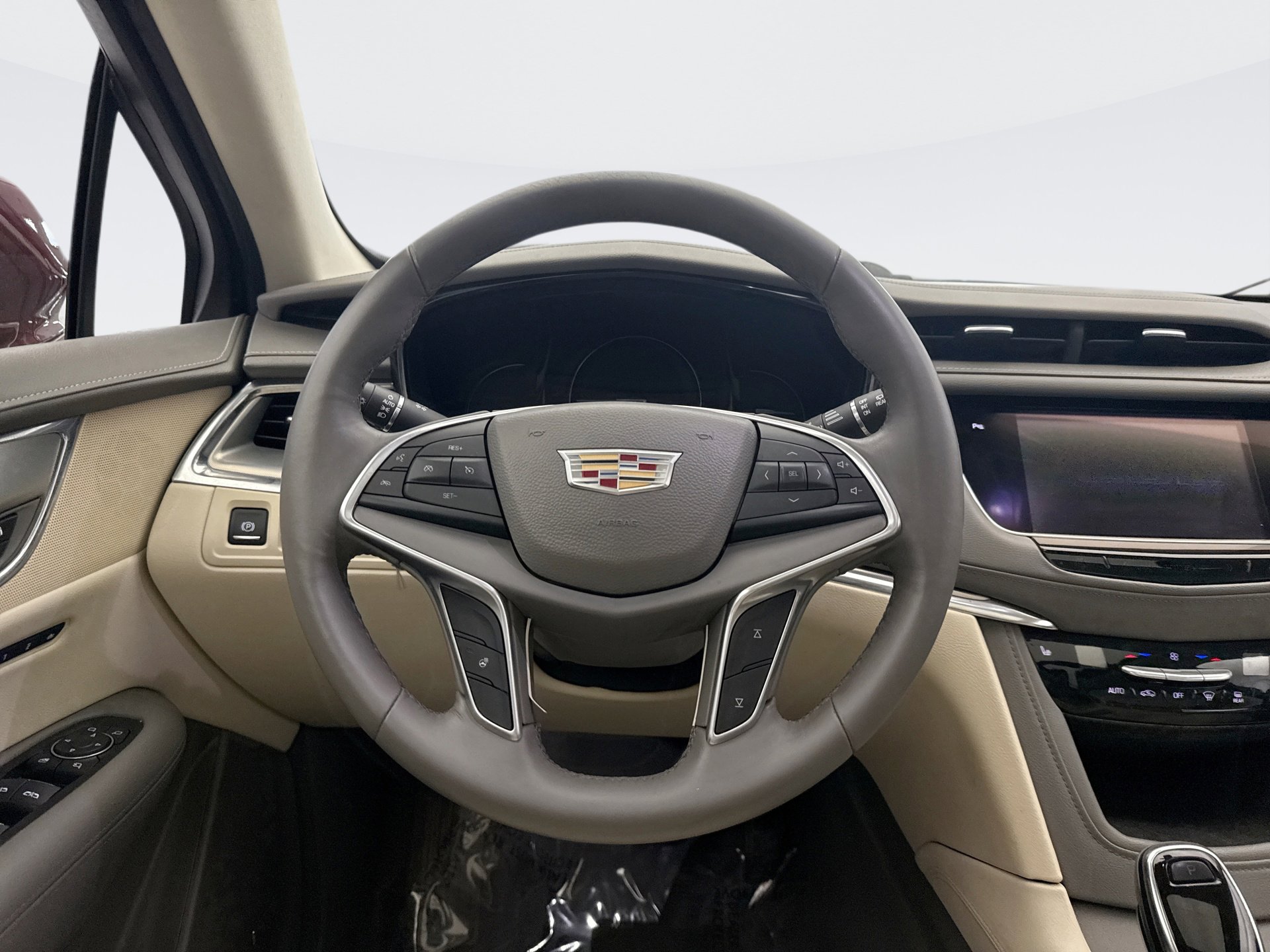 Used 2017 Cadillac XT5 Luxury w/ LPO, Wheel Lock Package image 12