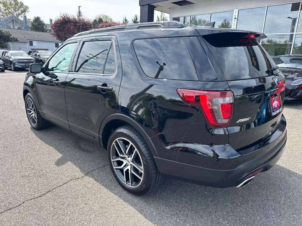 Used 2017 Ford Explorer Sport w/ Equipment Group 401A AWD/4WD image 5