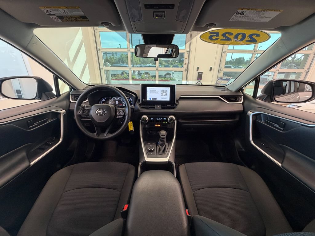 Used 2025 Toyota RAV4 LE AWD/4WD image 15