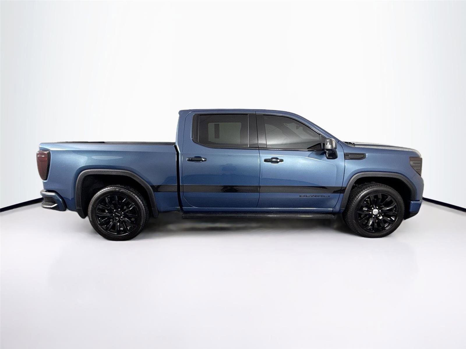 Used 2025 GMC Sierra 1500 Denali w/ Denali Reserve Package AWD/4WD image 11