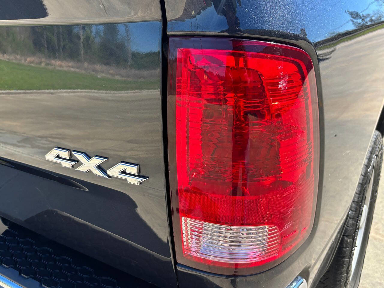 Used 2018 RAM 1500 Classic SLT image 9