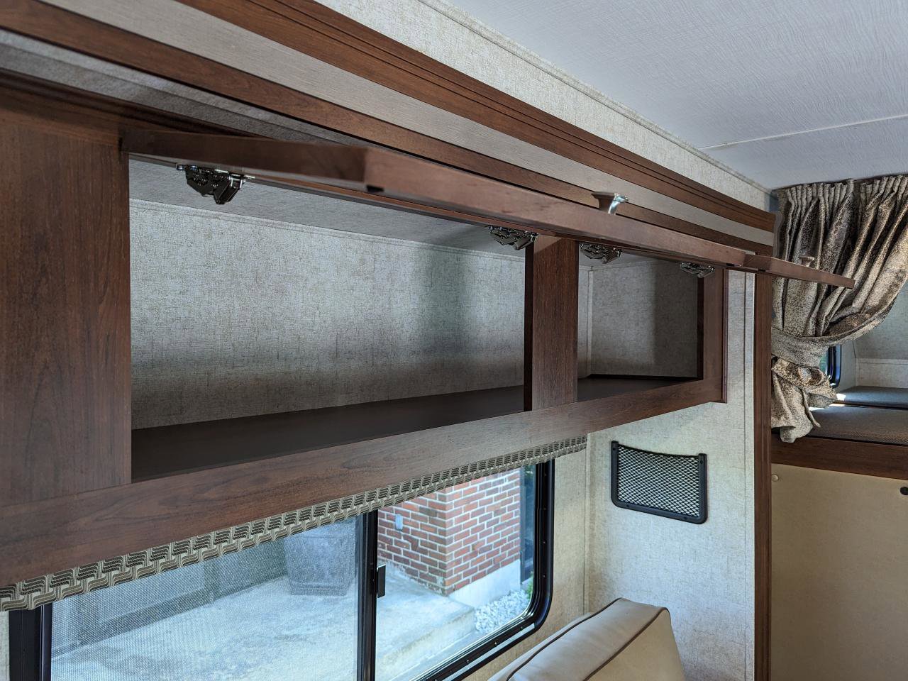 Used 2019 Chevrolet Express 4500 w/ RV Package RWD image 40