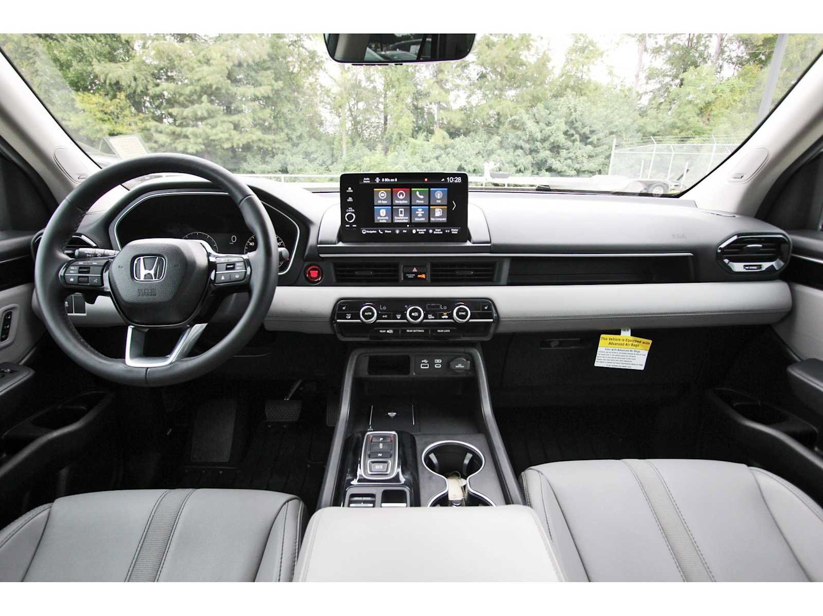 Used 2025 Honda Pilot Touring image 7
