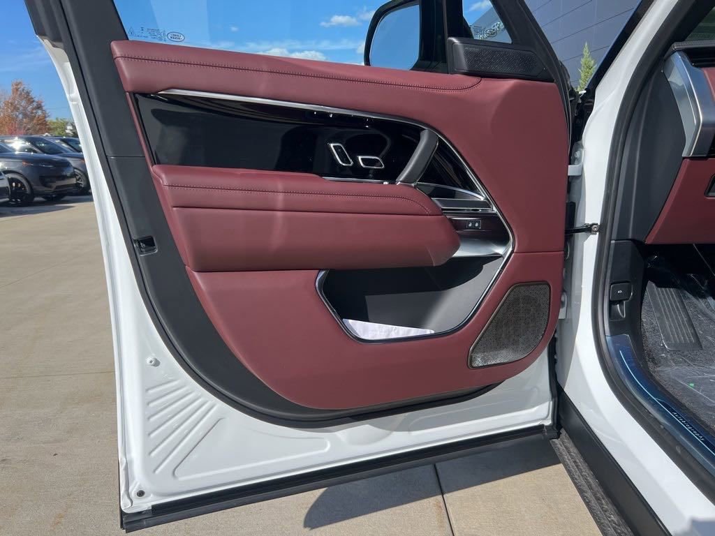 New 2025 Land Rover Range Rover Autobiography image 10