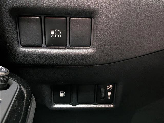 Used 2021 Toyota C-HR XLE FWD image 18