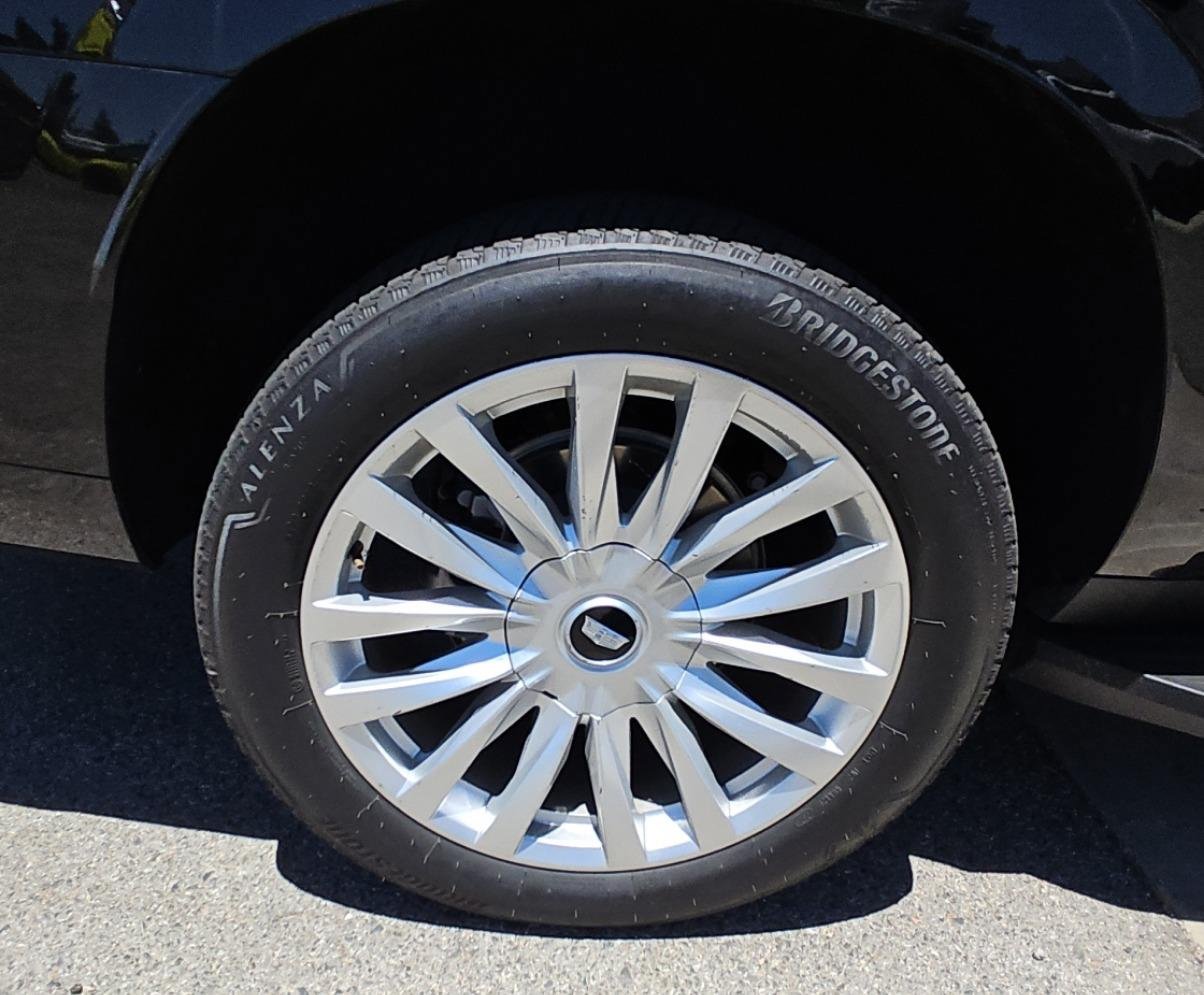 Used 2025 Cadillac Escalade ESV Luxury RWD image 23
