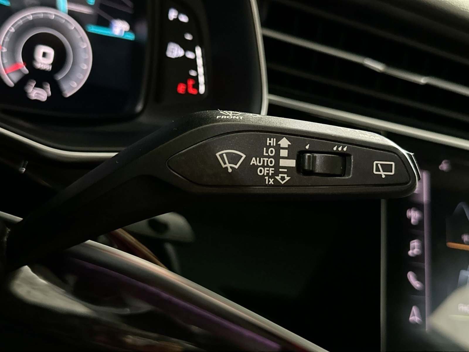 Used 2019 Audi Q8 Premium Plus image 29