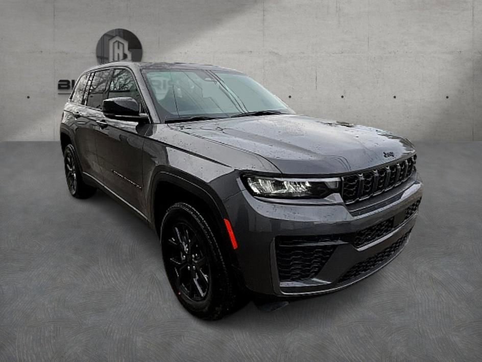 New 2026 Jeep Grand Cherokee Altitude image 3