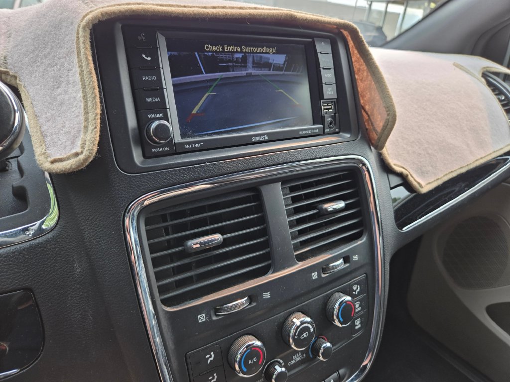 Used 2019 Dodge Grand Caravan SXT FWD image 28