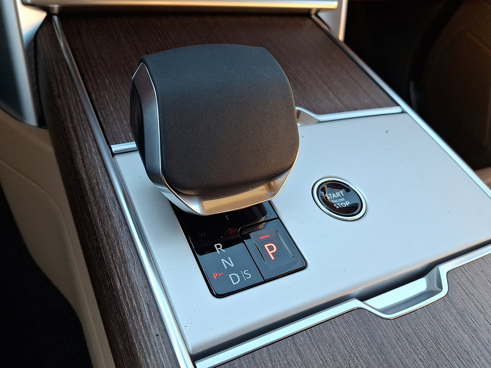 New 2026 Land Rover Range Rover SE image 10