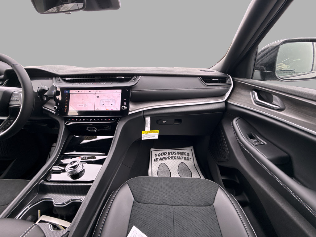 New 2026 Jeep Grand Cherokee Altitude AWD/4WD image 18