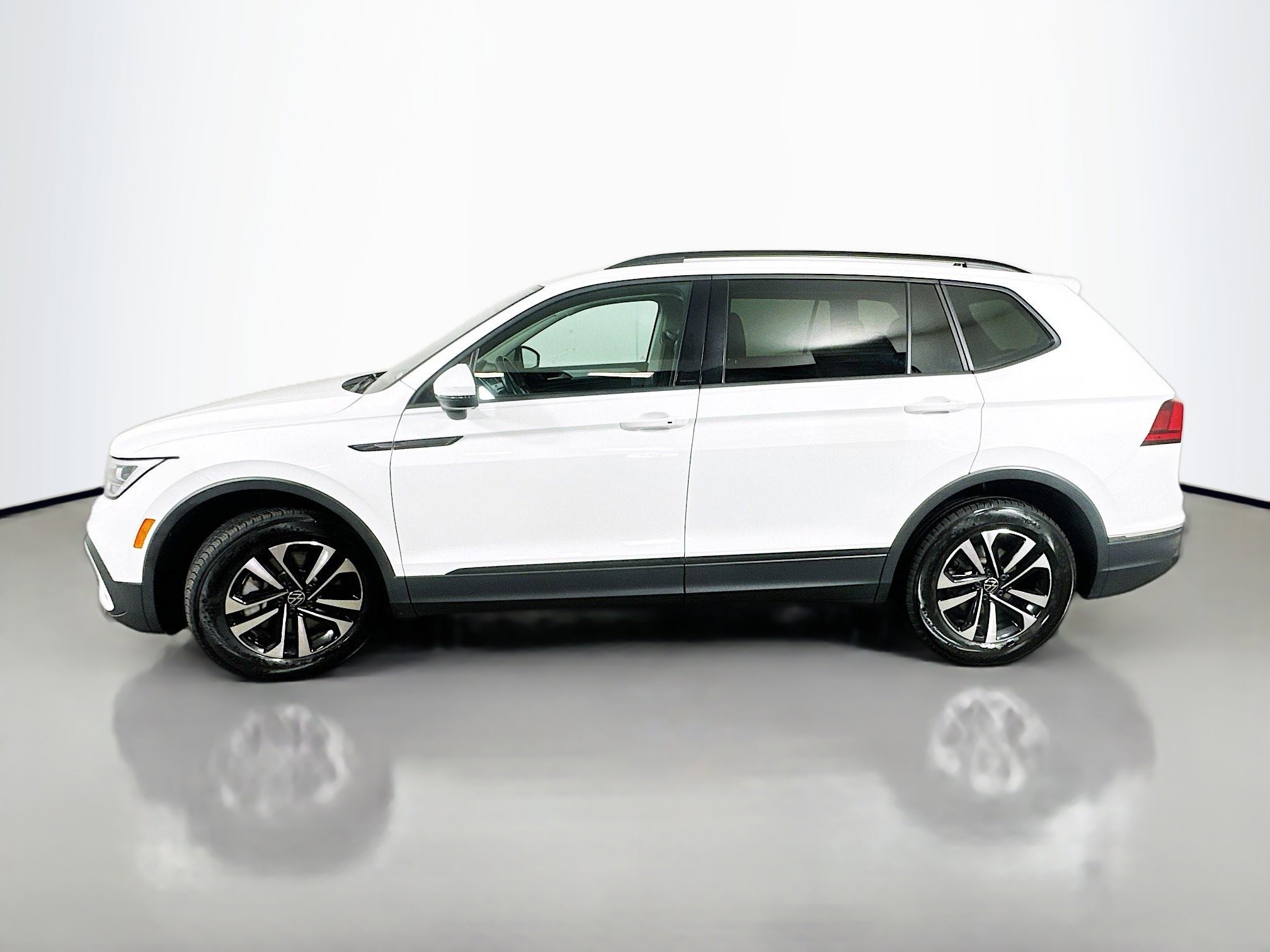 Used 2024 Volkswagen Tiguan S image 4