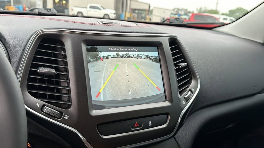 Used 2022 Jeep Cherokee Trailhawk AWD/4WD image 22