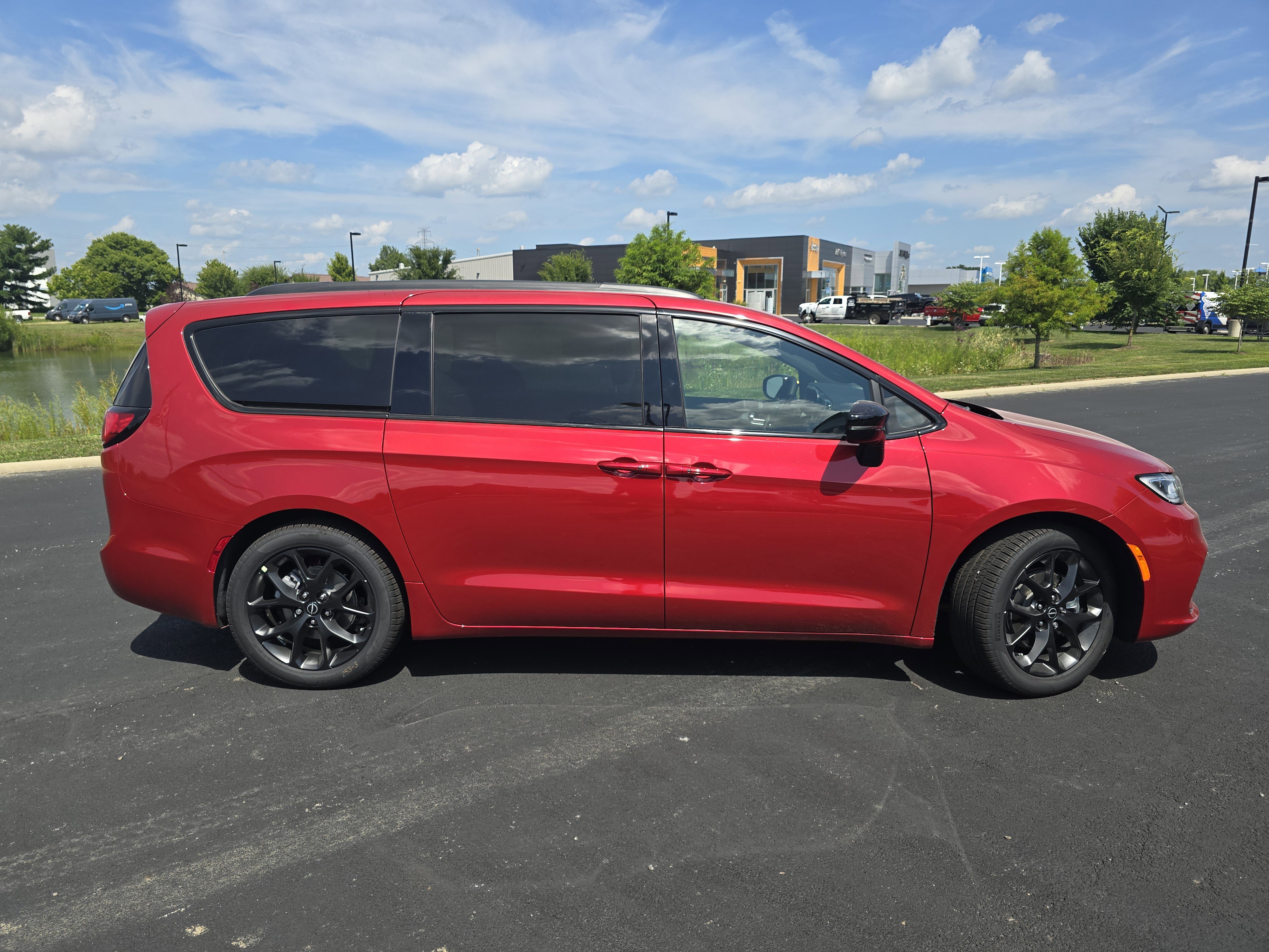 New 2026 Chrysler Pacifica Limited w/ S Appearance Package image 17
