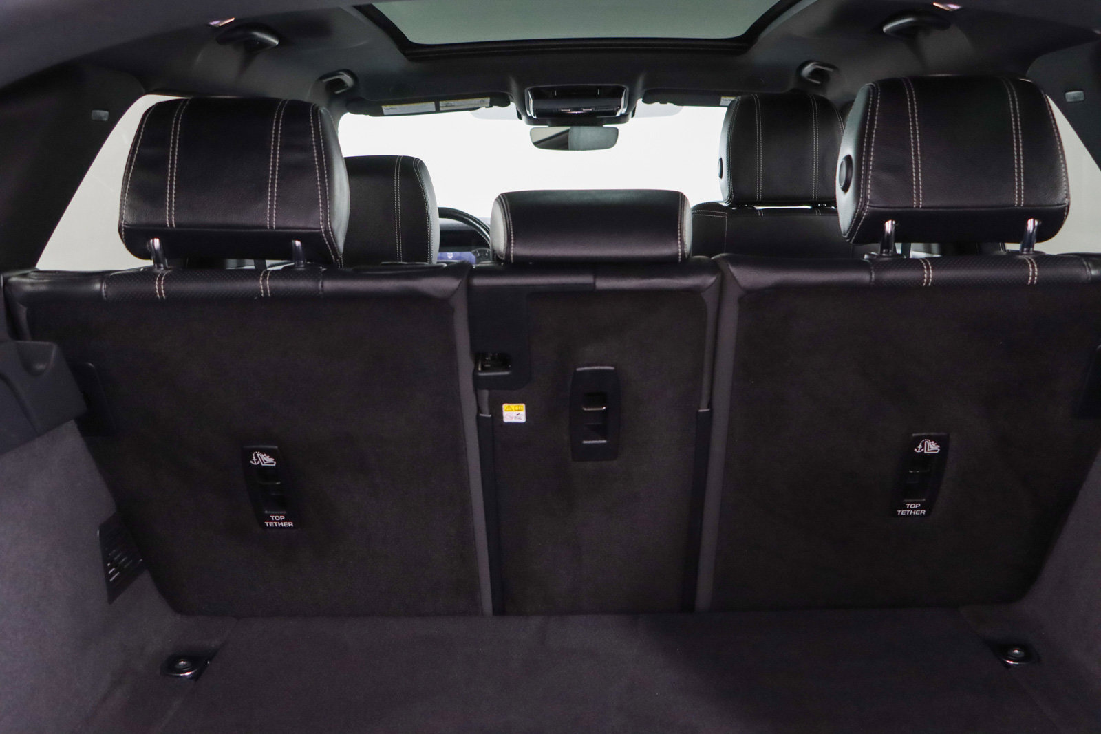 Used 2022 Land Rover Range Rover Velar R-Dynamic S image 29