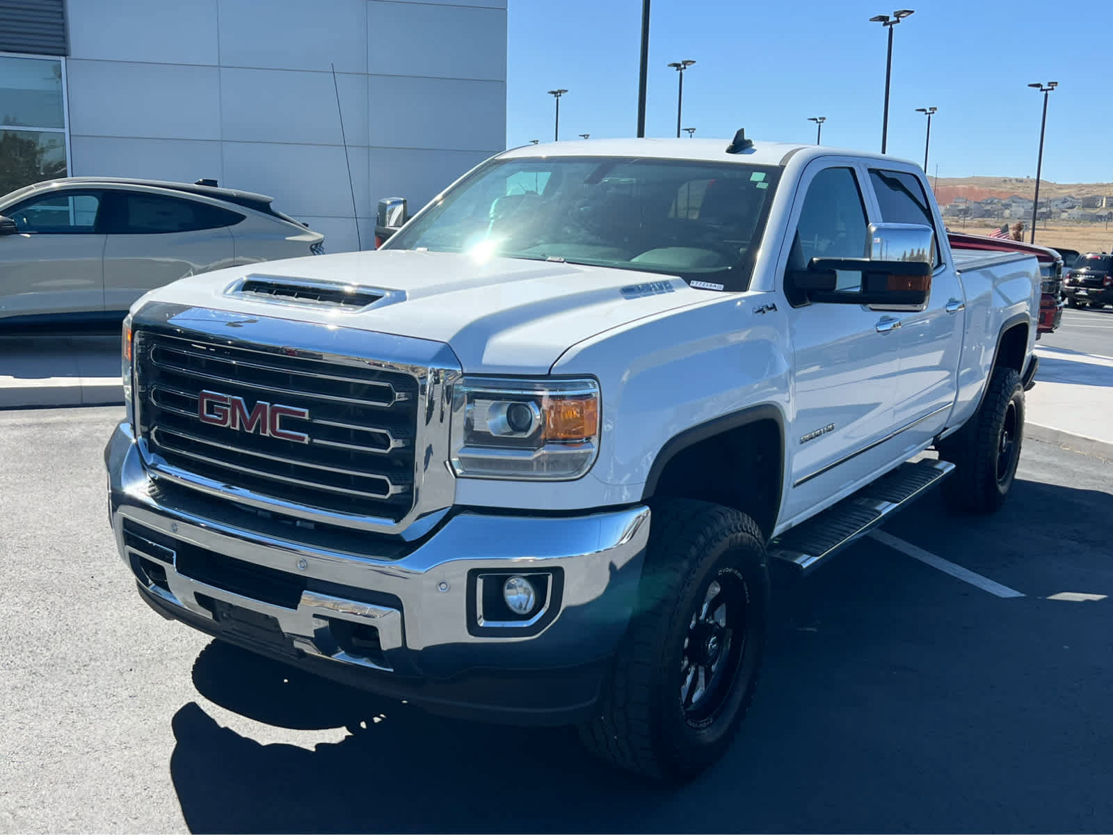 Used 2018 GMC Sierra 2500 SLT w/ Duramax Plus Package AWD/4WD image 2