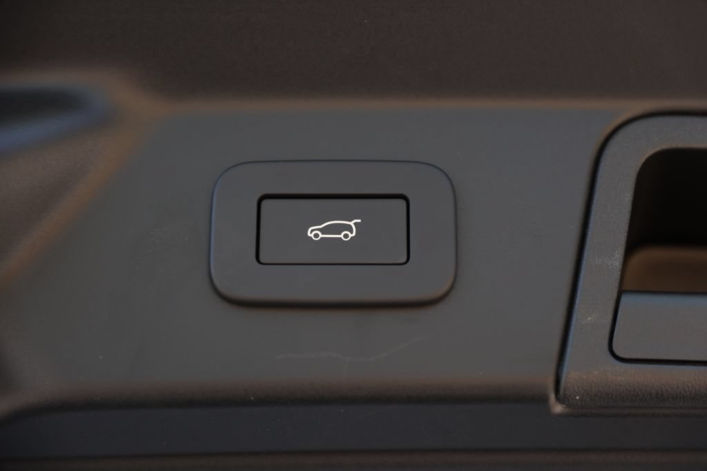 New 2026 Land Rover Range Rover Velar Dynamic SE AWD/4WD image 9