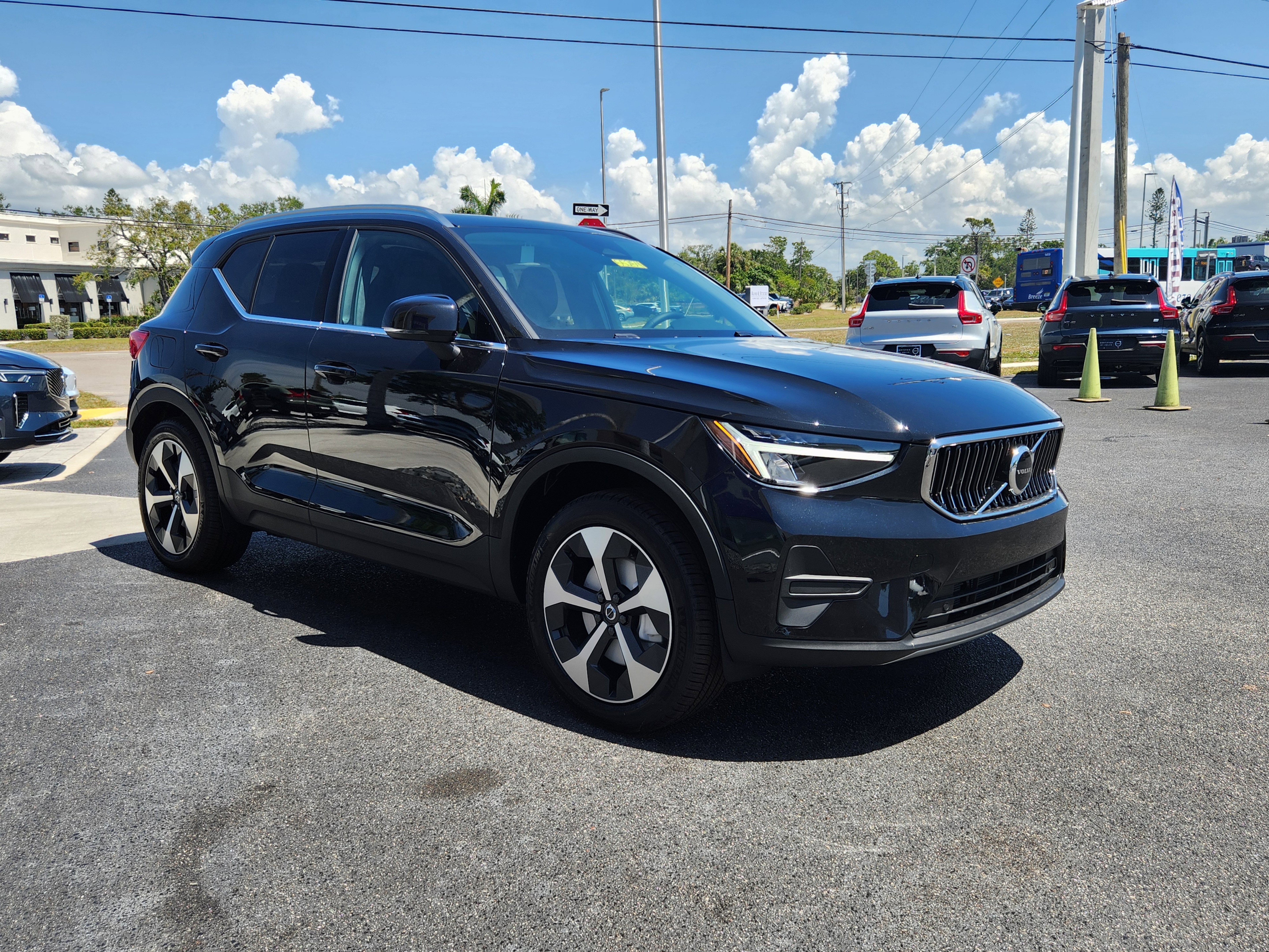 New 2025 Volvo XC40 B5 Core w/ Protection Package