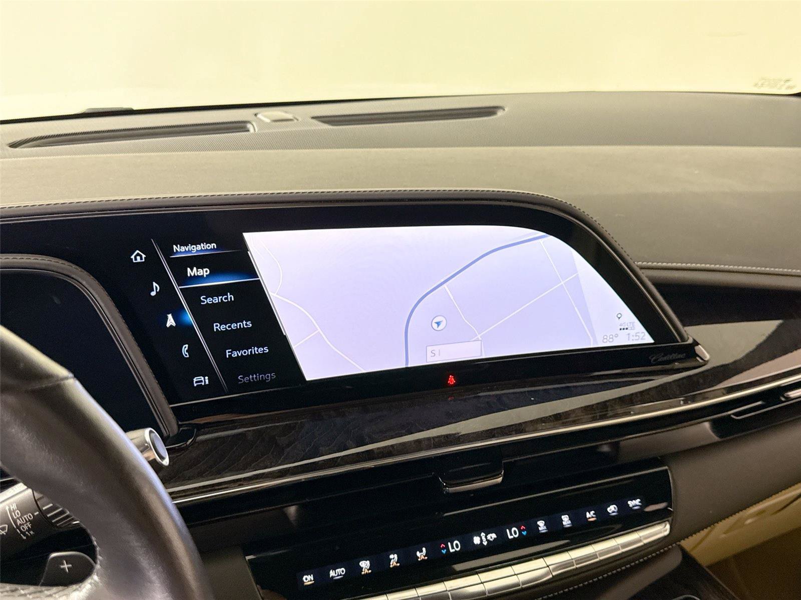 Used 2021 Cadillac Escalade Premium Luxury AWD/4WD image 19