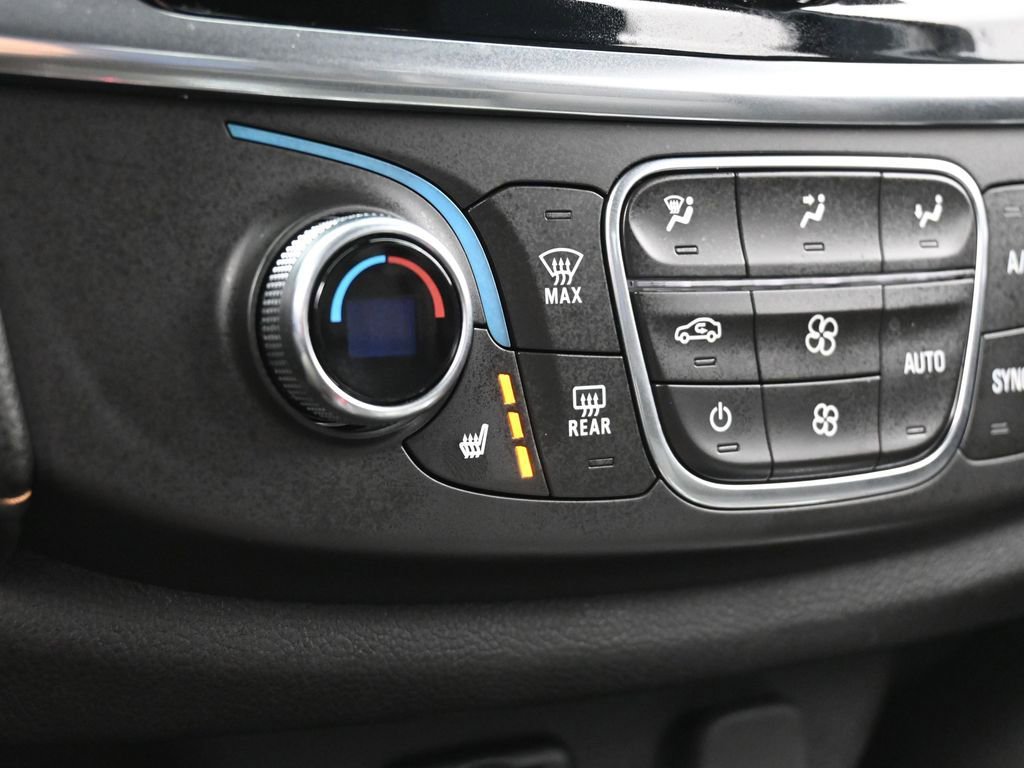 Used 2020 Chevrolet Traverse LT w/ LT Premium Package image 34