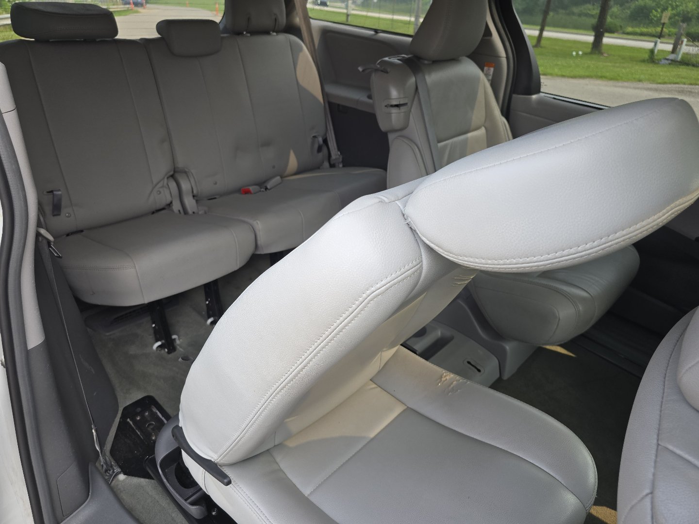 Used 2017 Toyota Sienna XLE FWD image 21