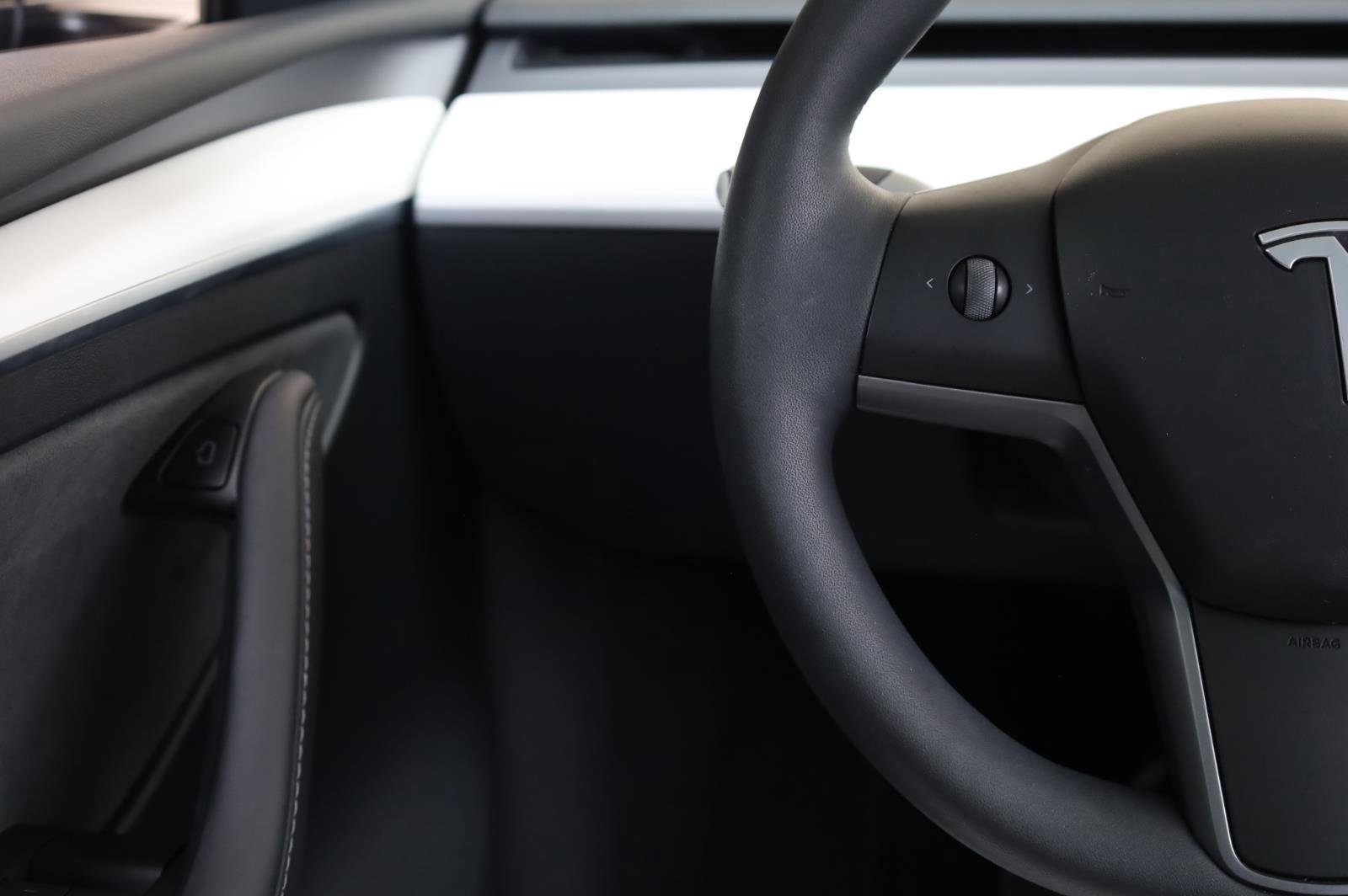 Used 2024 Tesla Model Y Long Range RWD image 31