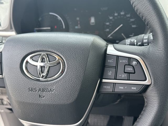 Certified 2025 Toyota Sienna XLE w/ XLE Plus Package FWD image 11