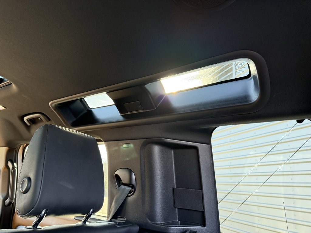 Used 2023 Land Rover Defender 110 X-Dynamic SE image 16