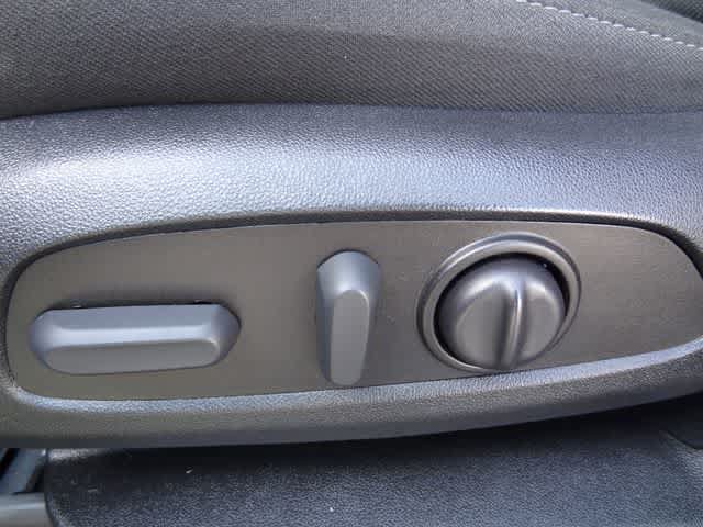 Used 2023 Chevrolet Traverse LT FWD image 7