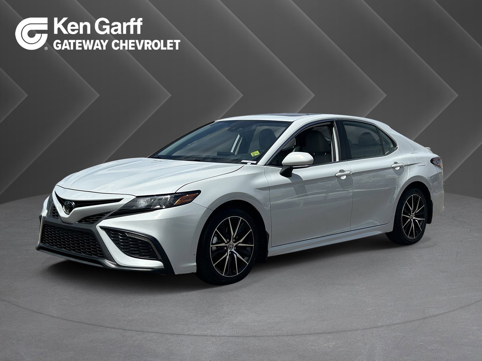 Used 2024 Toyota Camry SE w/ Audio Upgrade Package image 1