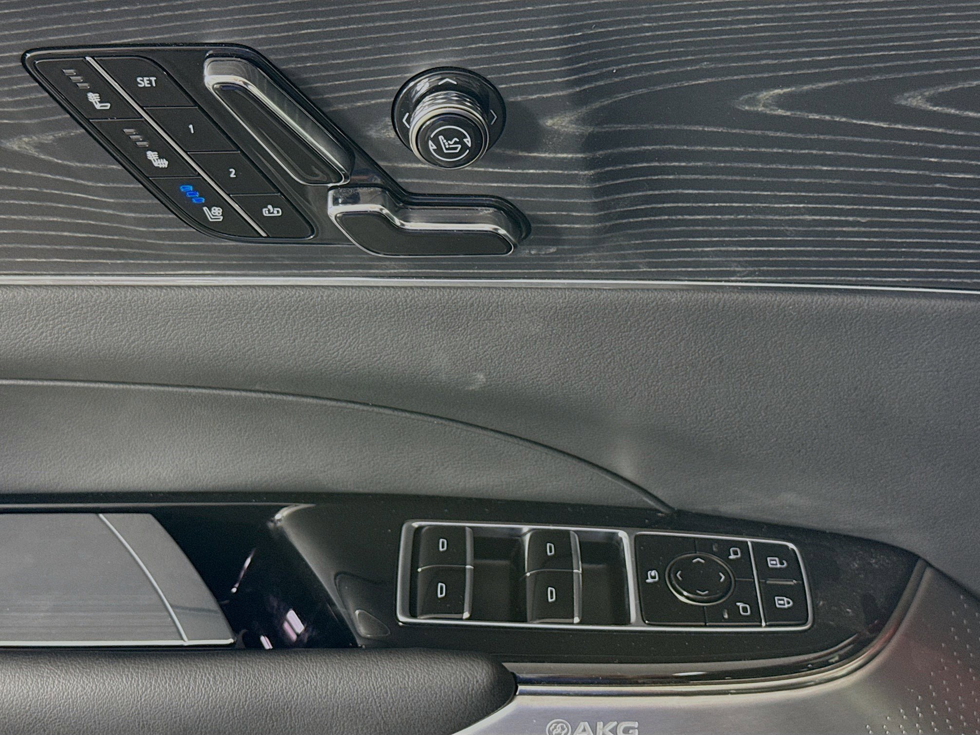 Used 2024 Cadillac Lyriq Luxury w/ LPO, Floor Liner Package AWD/4WD image 24